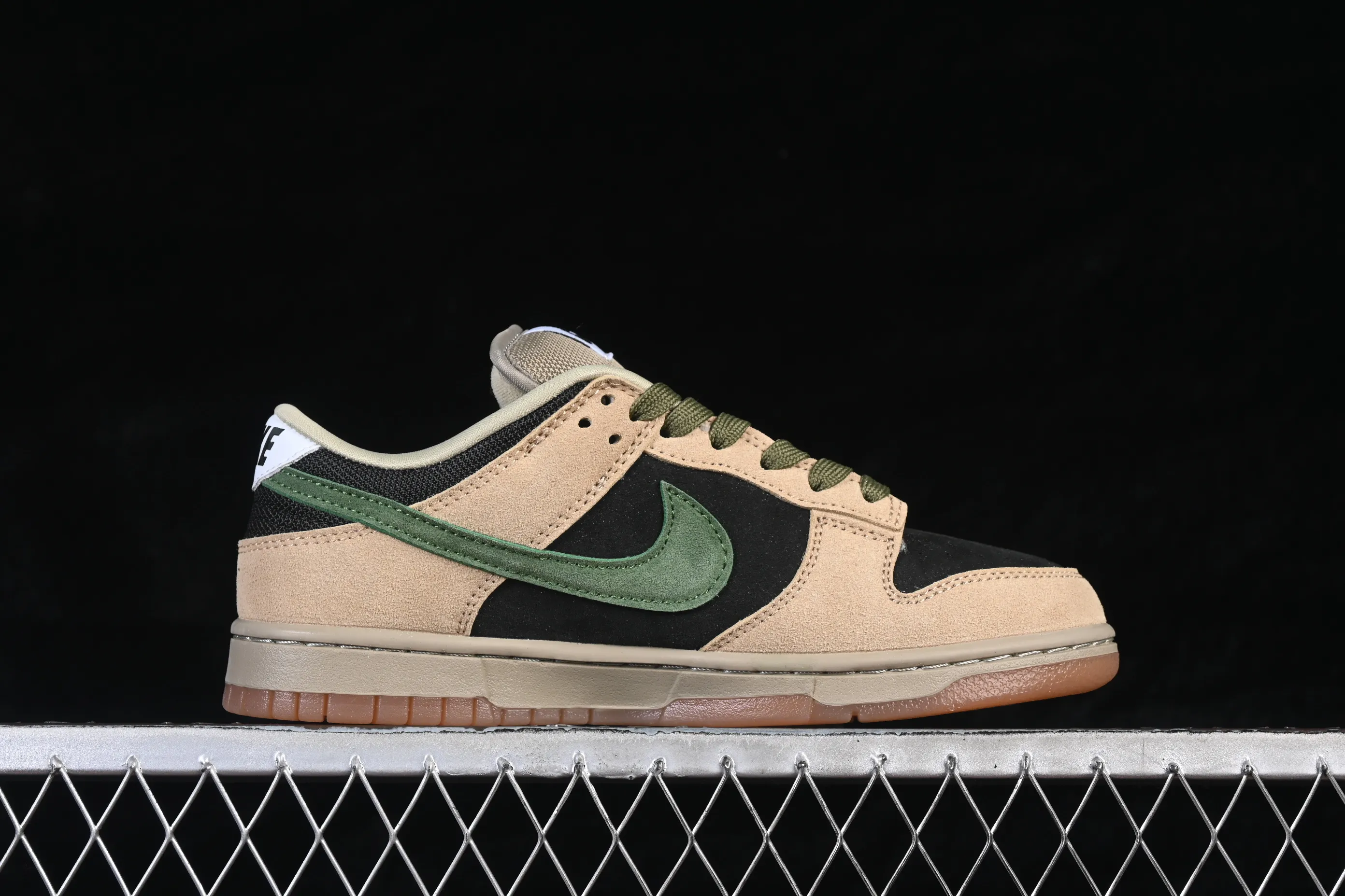 All Categories Nk SB Dunk Series Nk SB Dunk Low Low-top sneakers Nike SB Dunk Low Khaki black and green hook Low-top casual sneakers HJ0367-200